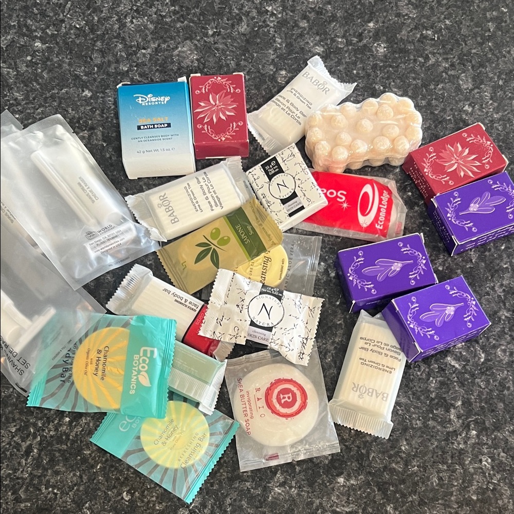 Guest Assorted Soap & Razor Set Travel Size Hotel Soap‎ Set 20 Soaps 3 Razors